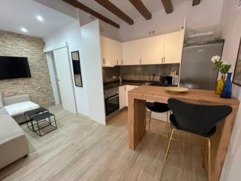 Elegant 1 Bedroom Apartment in Barceloneta: Ideal for Couples or Singles