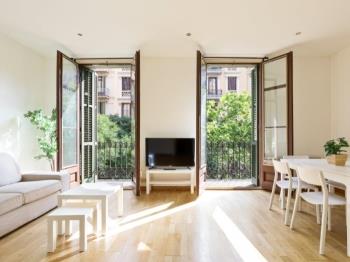 Bright and Spacious Flat in Prime Barcelona Location