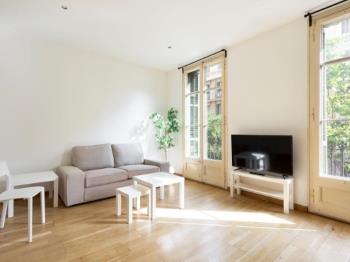 Bright and Spacious Flat in Prime Barcelona Location